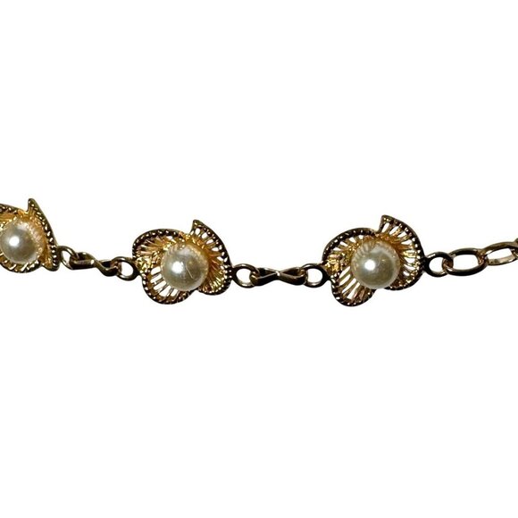 Vintage 80's gold chain belt with pearl flowers clips shut 45" from end to end - Picture 5 of 9